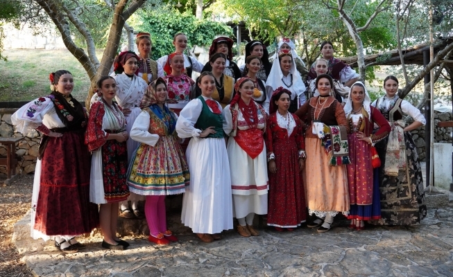 Revija tradicijske odjeće i izbor najljepše Hrvatice izvan Hrvatske 