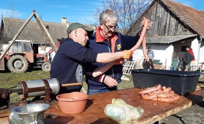 Za tjedan dana Vaјštanski svinjokolj i Šokački rakijski četveroboj