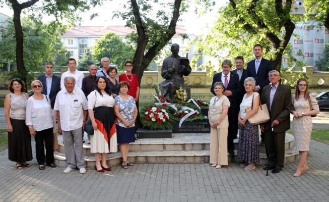 Položeni vijenci na spomenik biskupa Antunovića