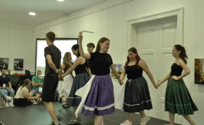 Trideset dvoje mladih, osam sredina, jedan tim: interkulturalnost na djelu u Novom Kneževcu